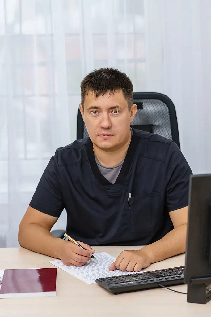 Главный врач Клиники- доктор медицинских наук, профессор Федерякин Д.В.