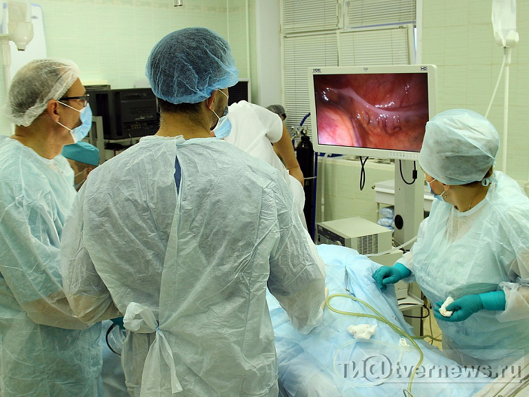 Тверские хирурги перенимают опыт питерских коллег: в клинике ТГМУ делают лапароскопические операции по удалению почки и предстательной железы